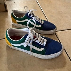 Yacht Club Vans